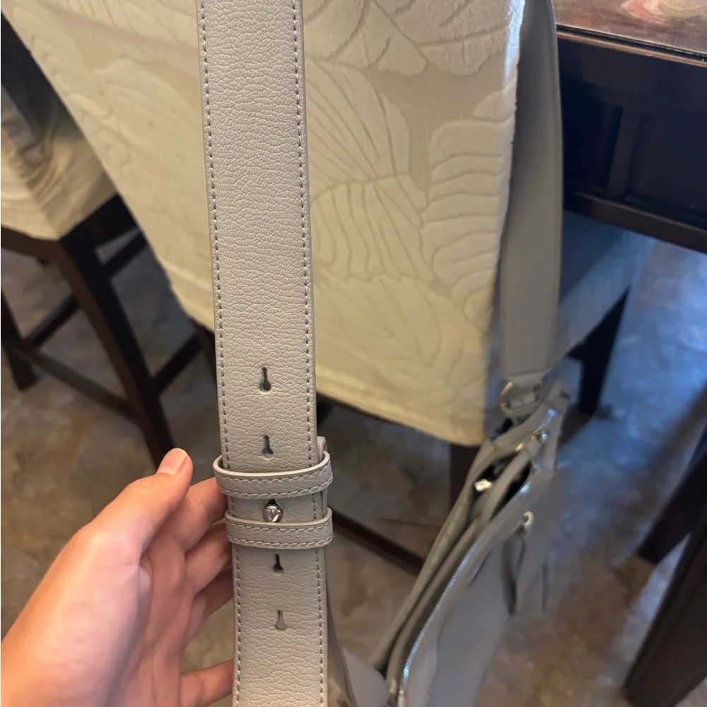 HEATHERR CURVED LEATHER CROSSBODY BAG❗️- SOLD TO WANDAHUGGINS66 - Picture 11 of 16